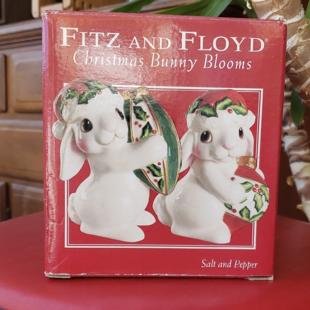 Fitz and Floyd Christmas Bunny Blooms Salt & Pepper Shakers - White and Green